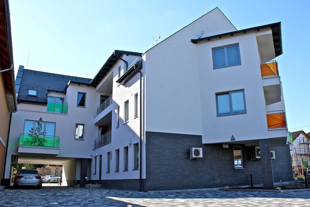 Olive Apartman Sárvár Екстериор снимка